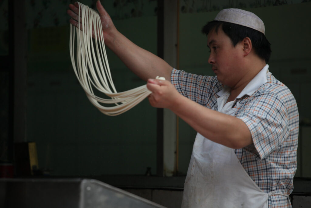 Xi'an Muslim making noodles